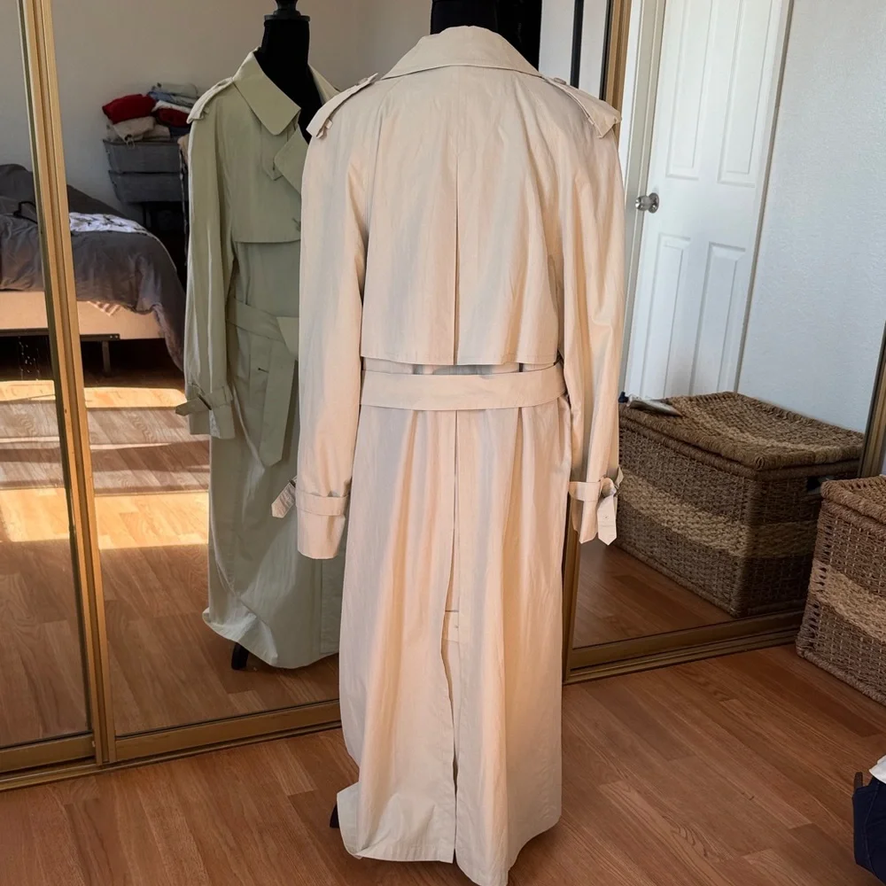 Vintage Burberry Beige Trench Coat with Classic Silhouette,size Large - Picture 3 of 16